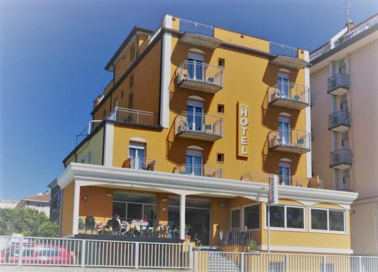 רימיני Hotel Berenice מראה חיצוני תמונה