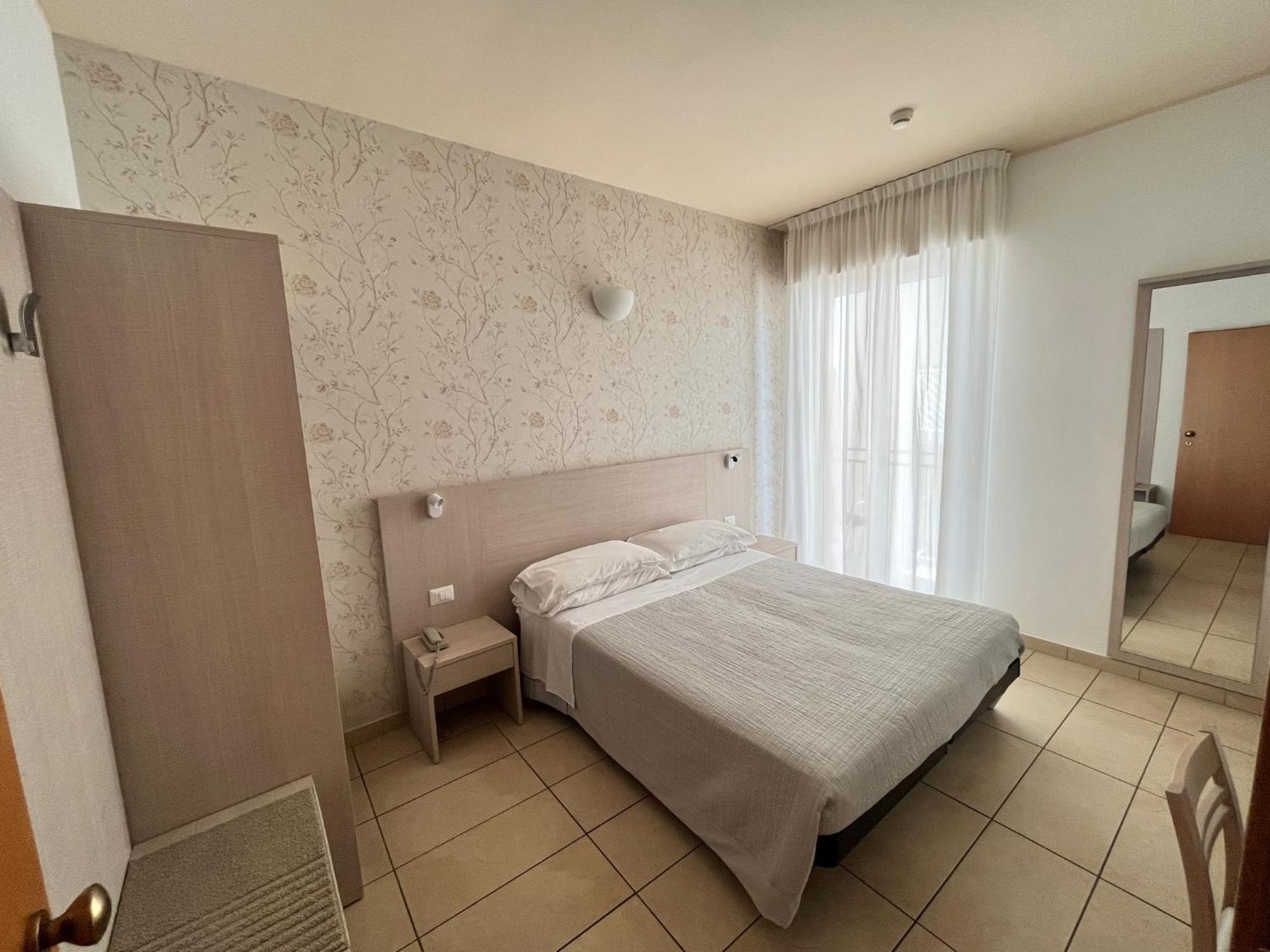 רימיני Hotel Berenice מראה חיצוני תמונה