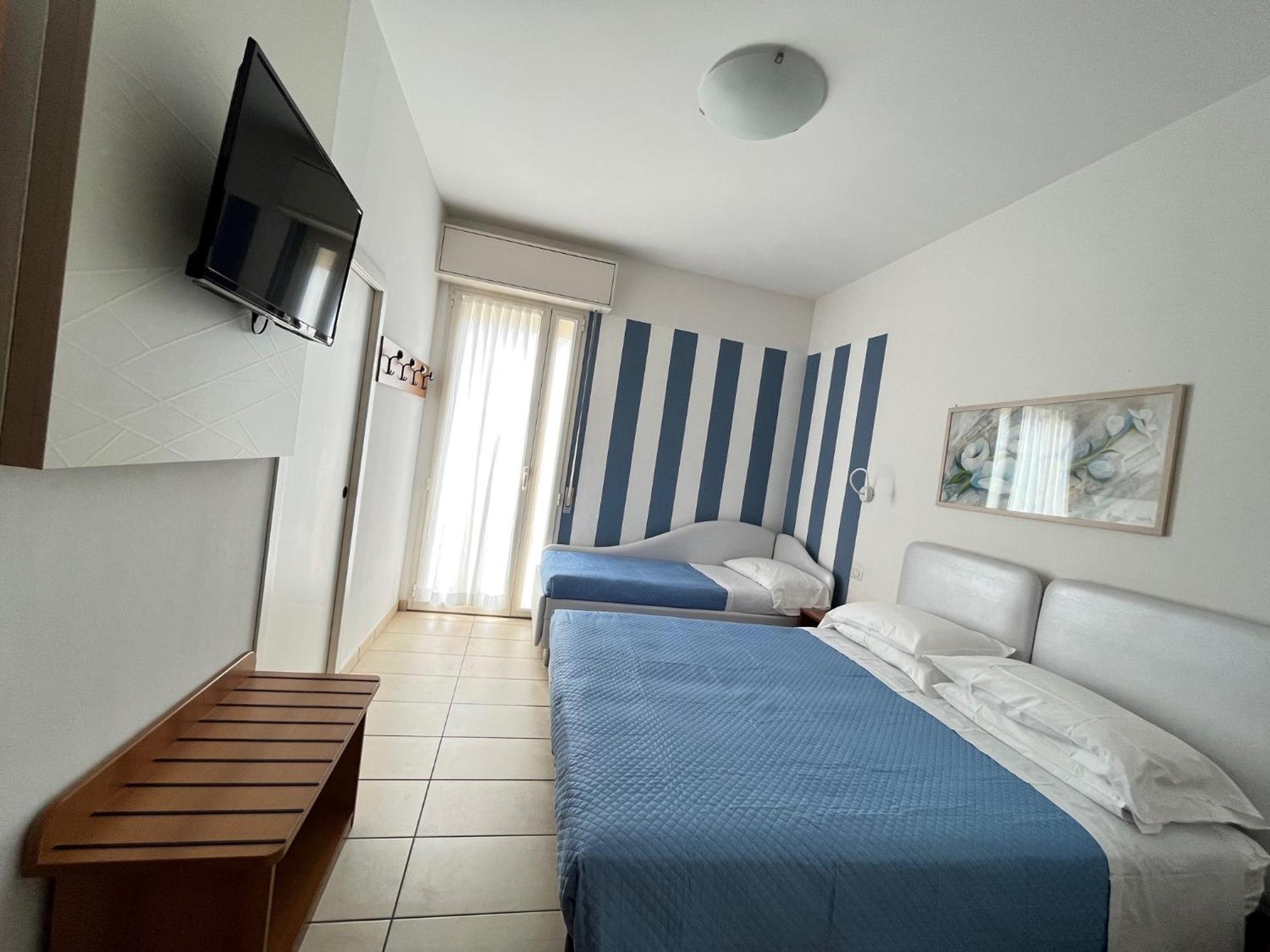 רימיני Hotel Berenice מראה חיצוני תמונה