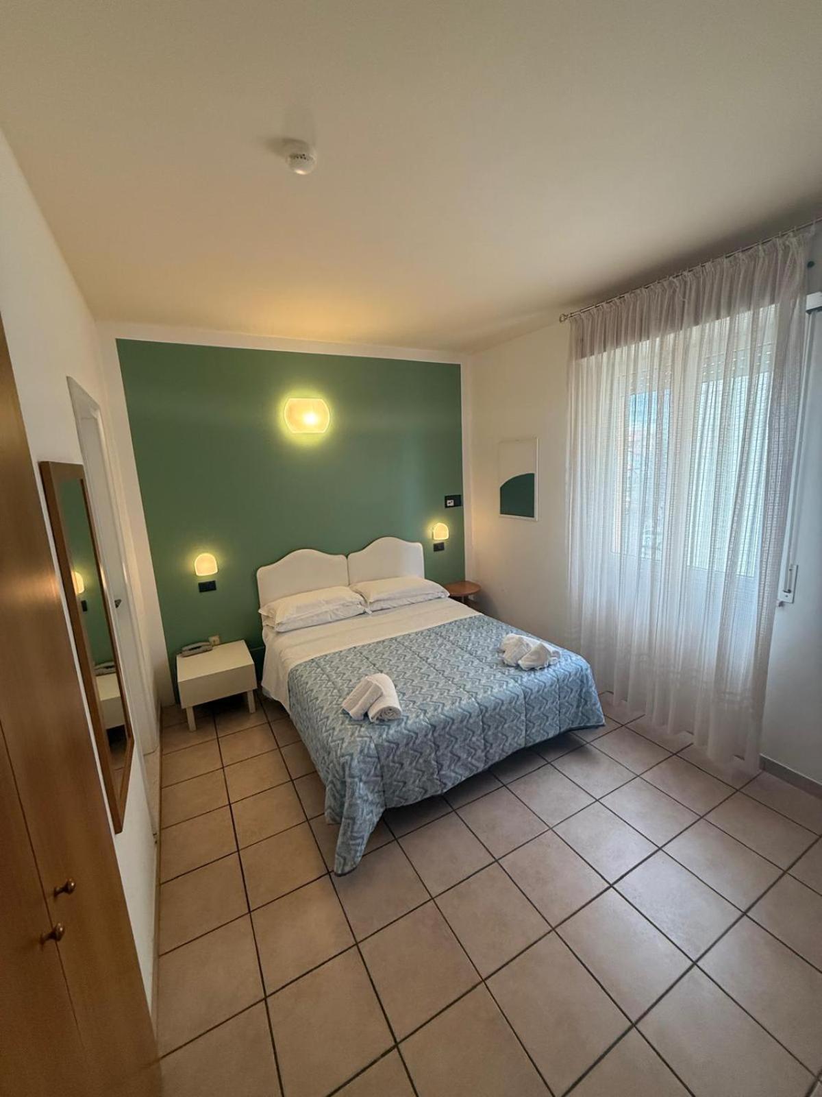 רימיני Hotel Berenice מראה חיצוני תמונה