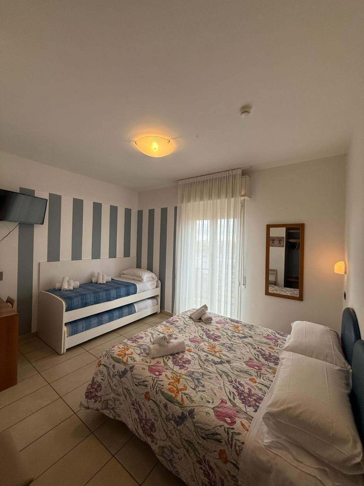 רימיני Hotel Berenice מראה חיצוני תמונה