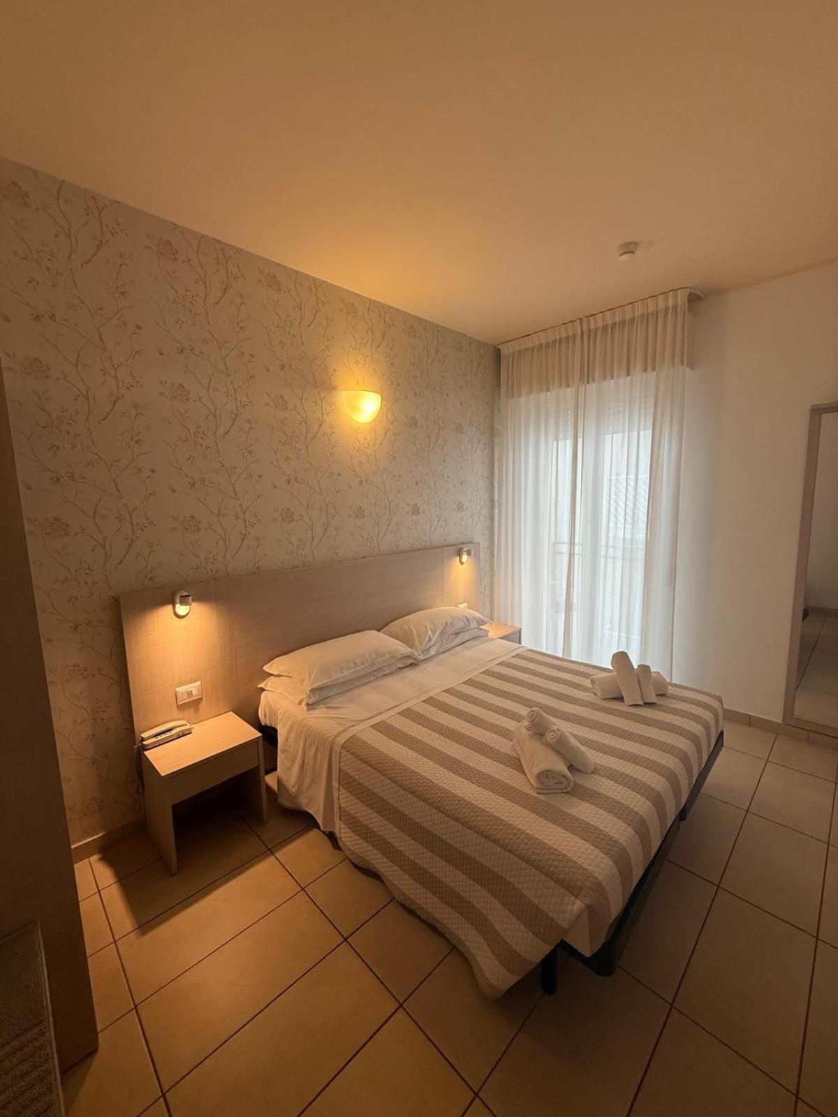 רימיני Hotel Berenice מראה חיצוני תמונה