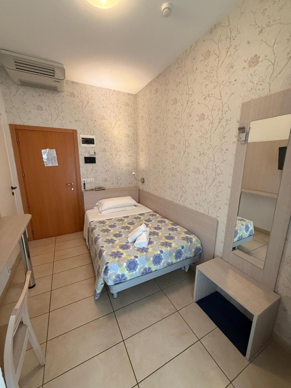 רימיני Hotel Berenice מראה חיצוני תמונה