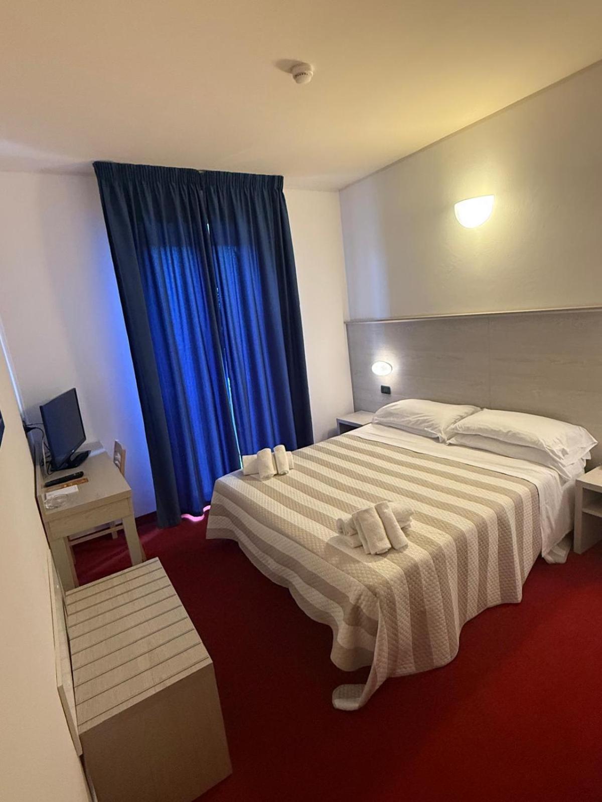 רימיני Hotel Berenice מראה חיצוני תמונה