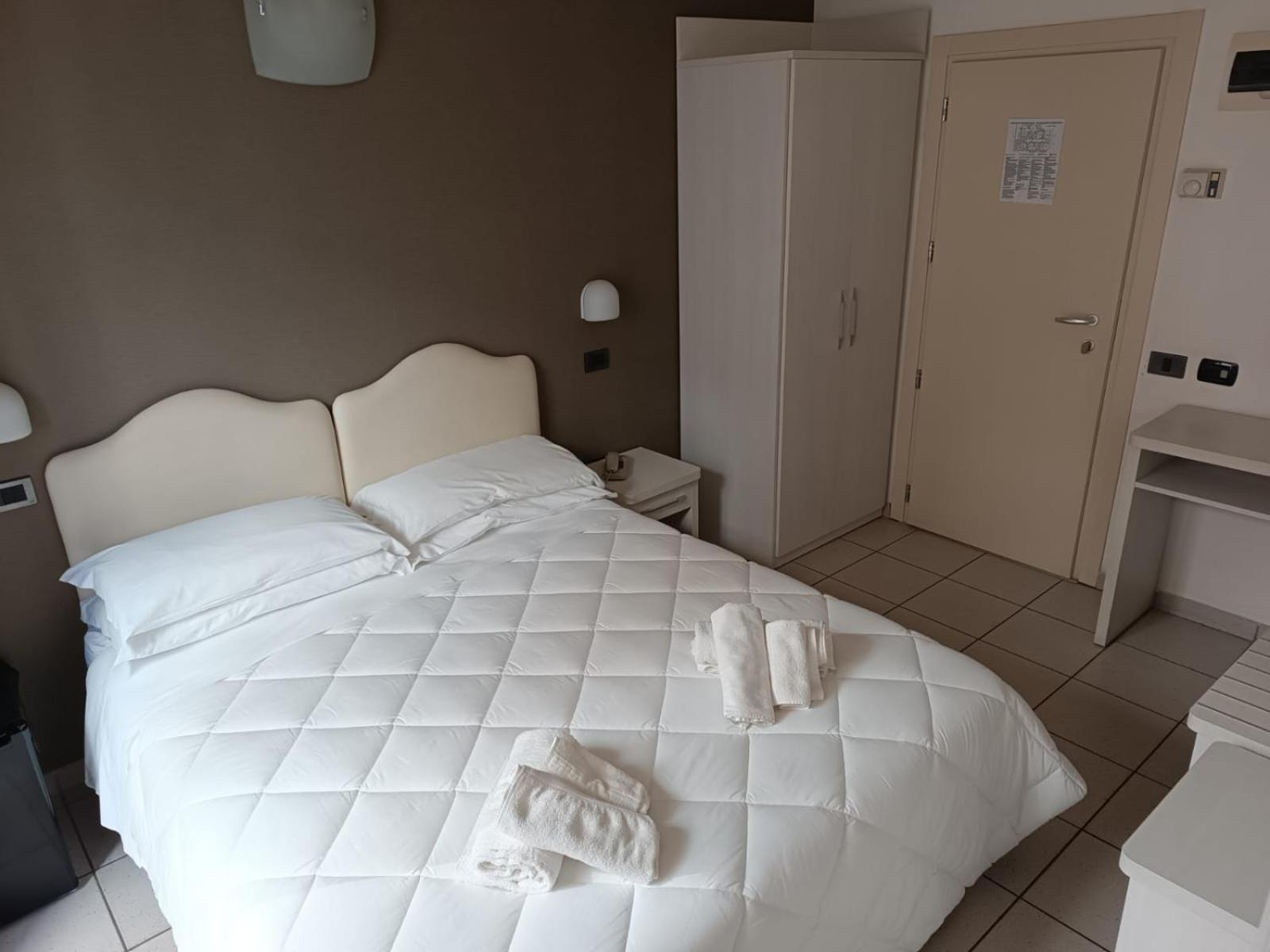 רימיני Hotel Berenice מראה חיצוני תמונה