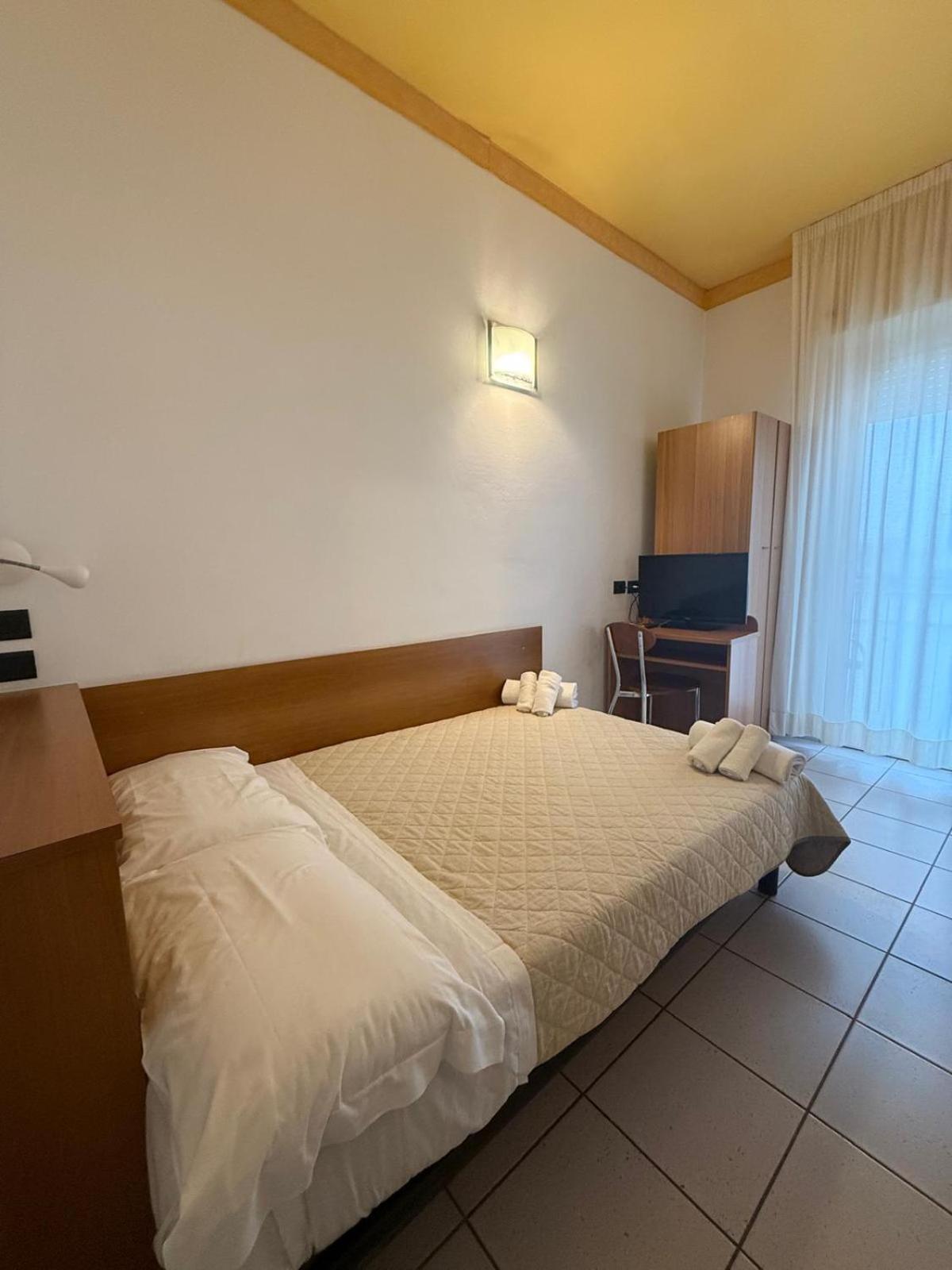רימיני Hotel Berenice מראה חיצוני תמונה