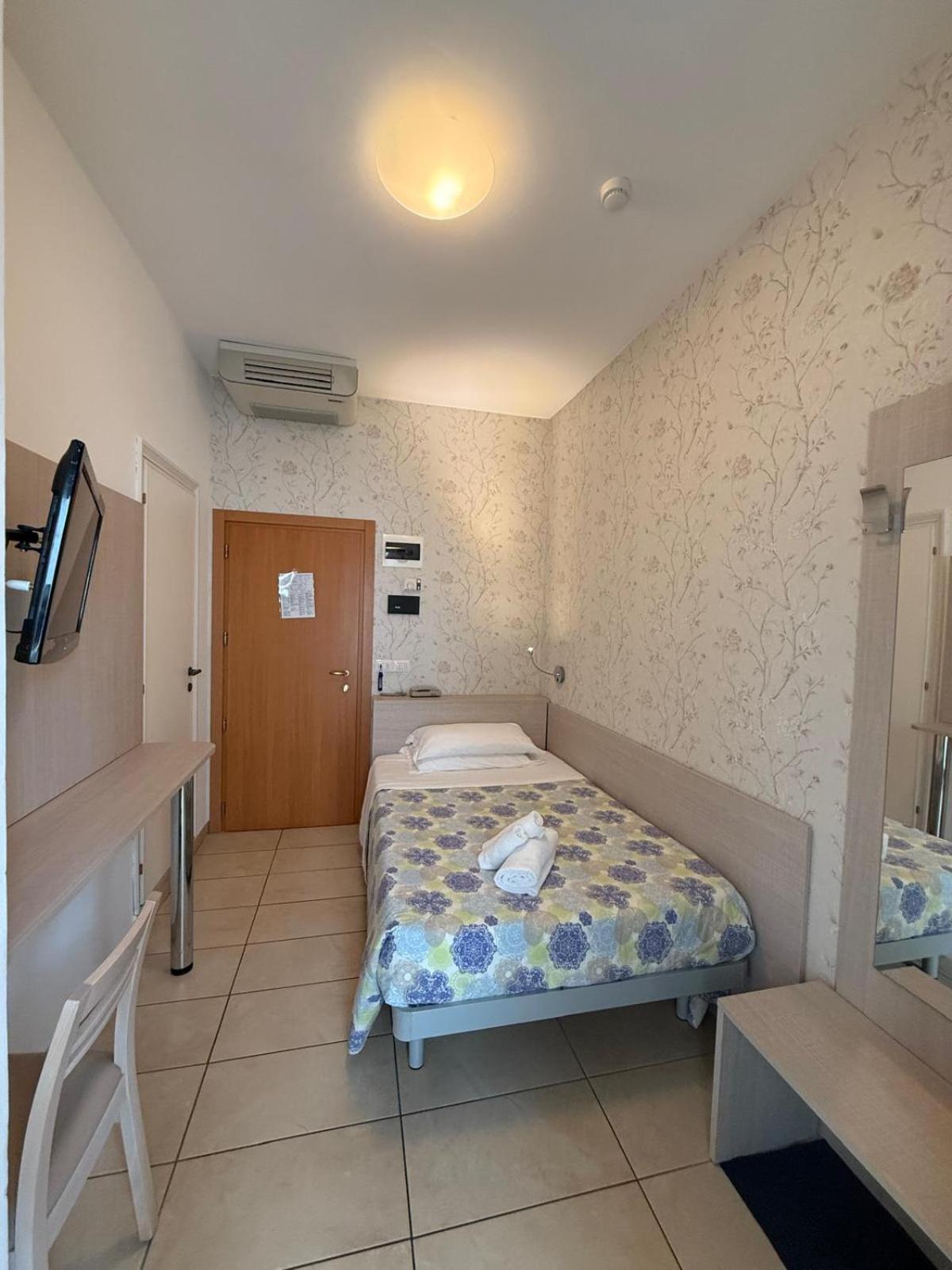 רימיני Hotel Berenice מראה חיצוני תמונה
