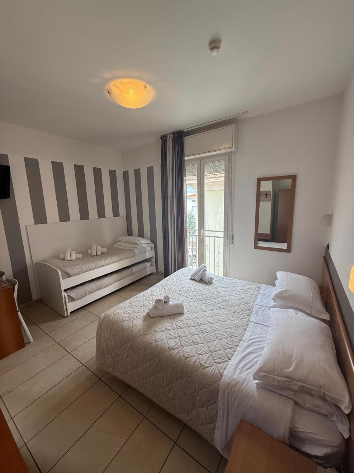 רימיני Hotel Berenice מראה חיצוני תמונה