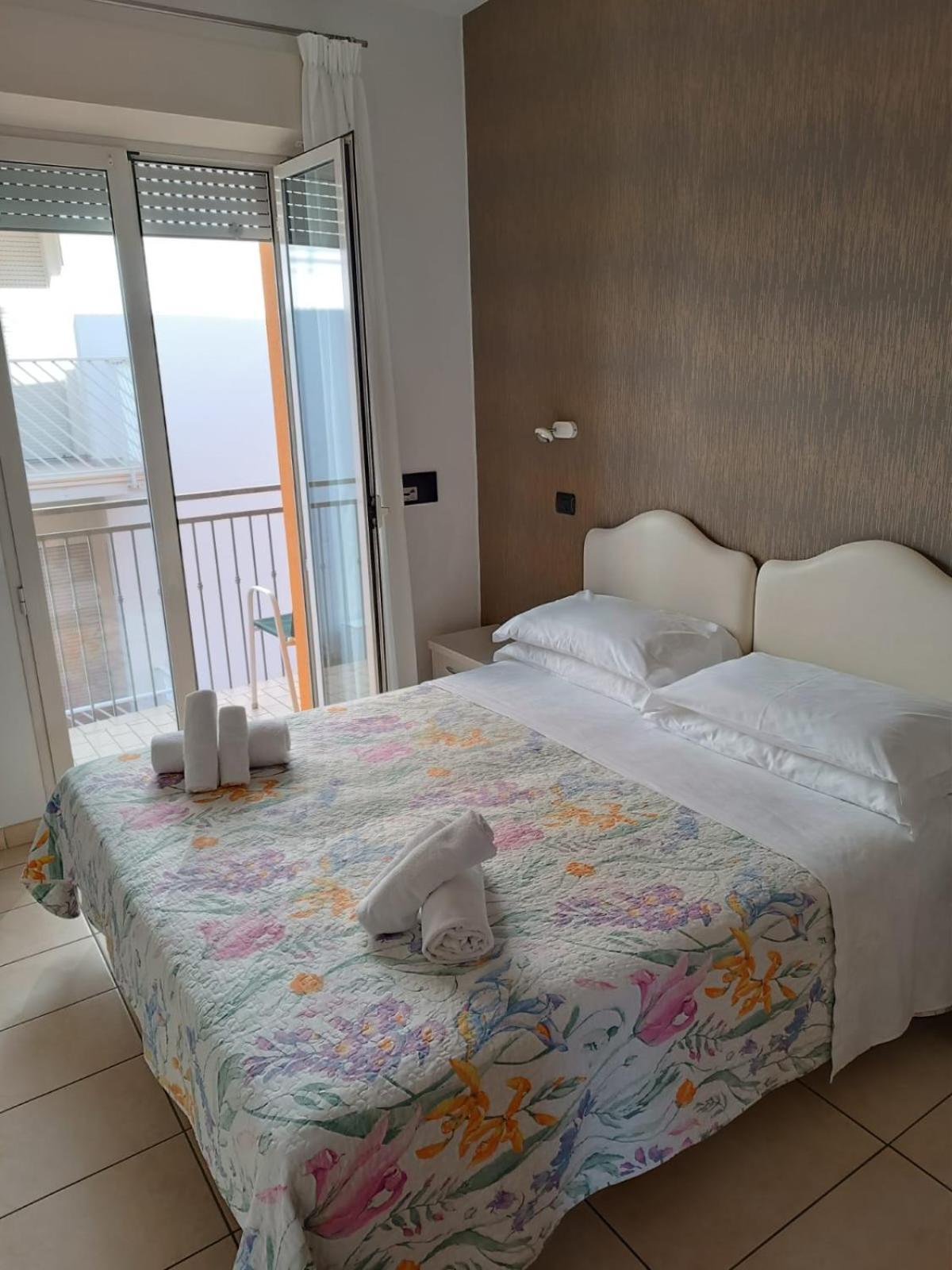 רימיני Hotel Berenice מראה חיצוני תמונה
